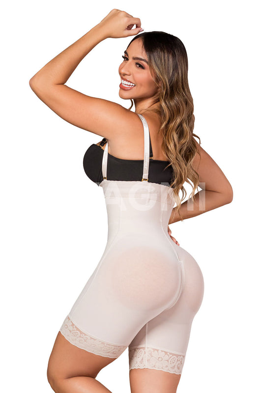 Faja strapless a media pierna con tirantes removibles, zipper en el abdomen y cierre perineal amplio. Ofrece alta presión y contiene vitamina E. en color beige